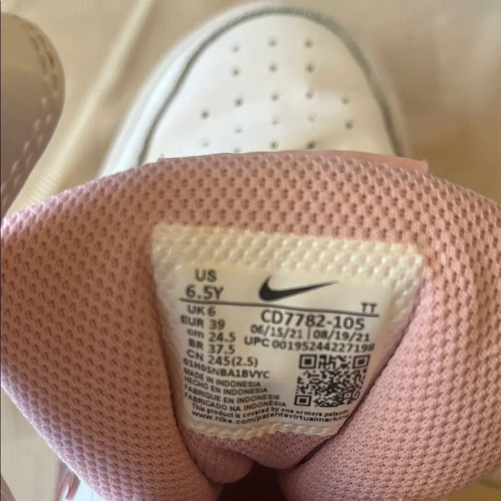 Nike Women's White and Pink Sneakers